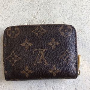 🚫SOLD 🚫Authentic LV zip wallet